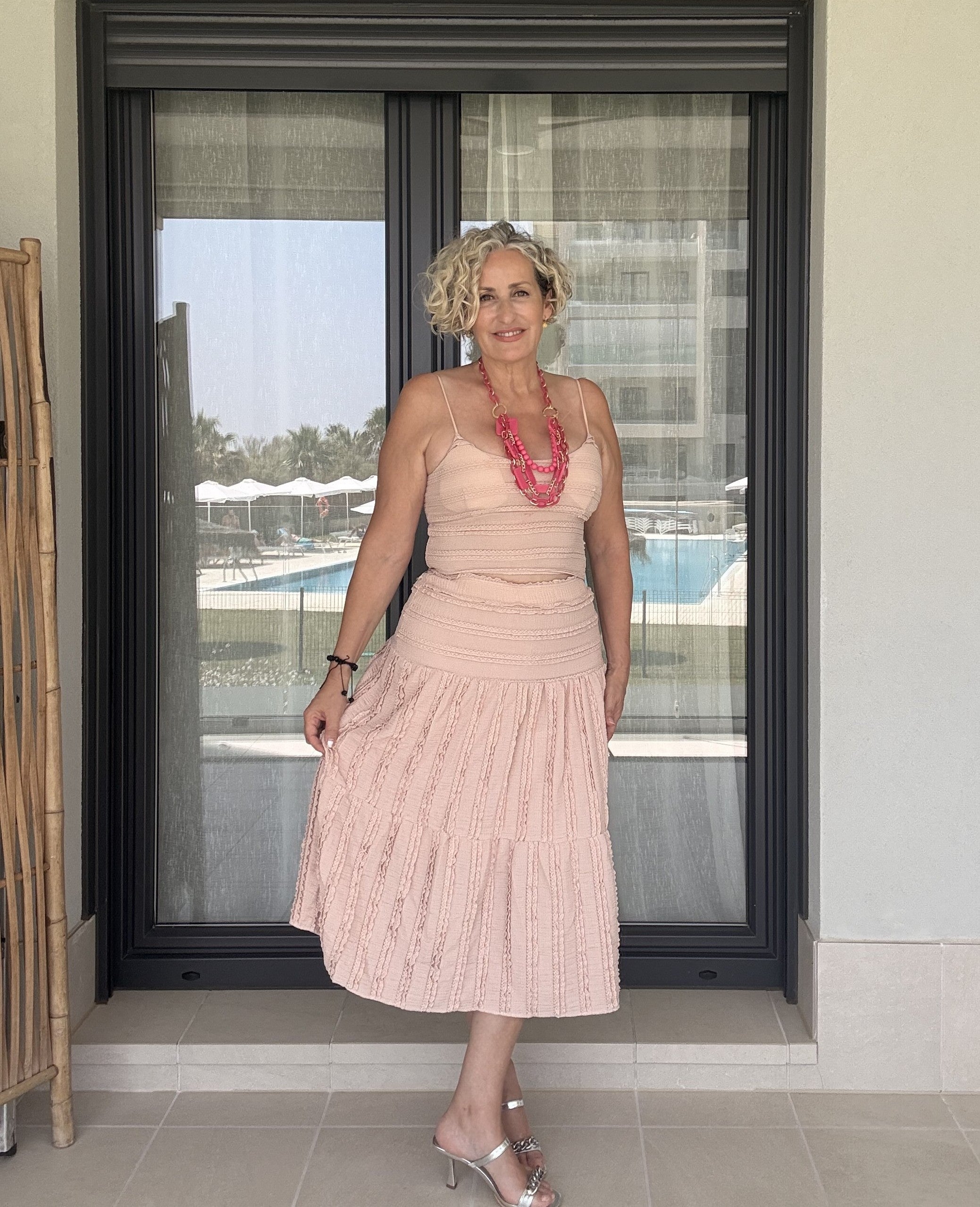 Conjunto Rosa Top de Tirantes y Falda Midi Forrada