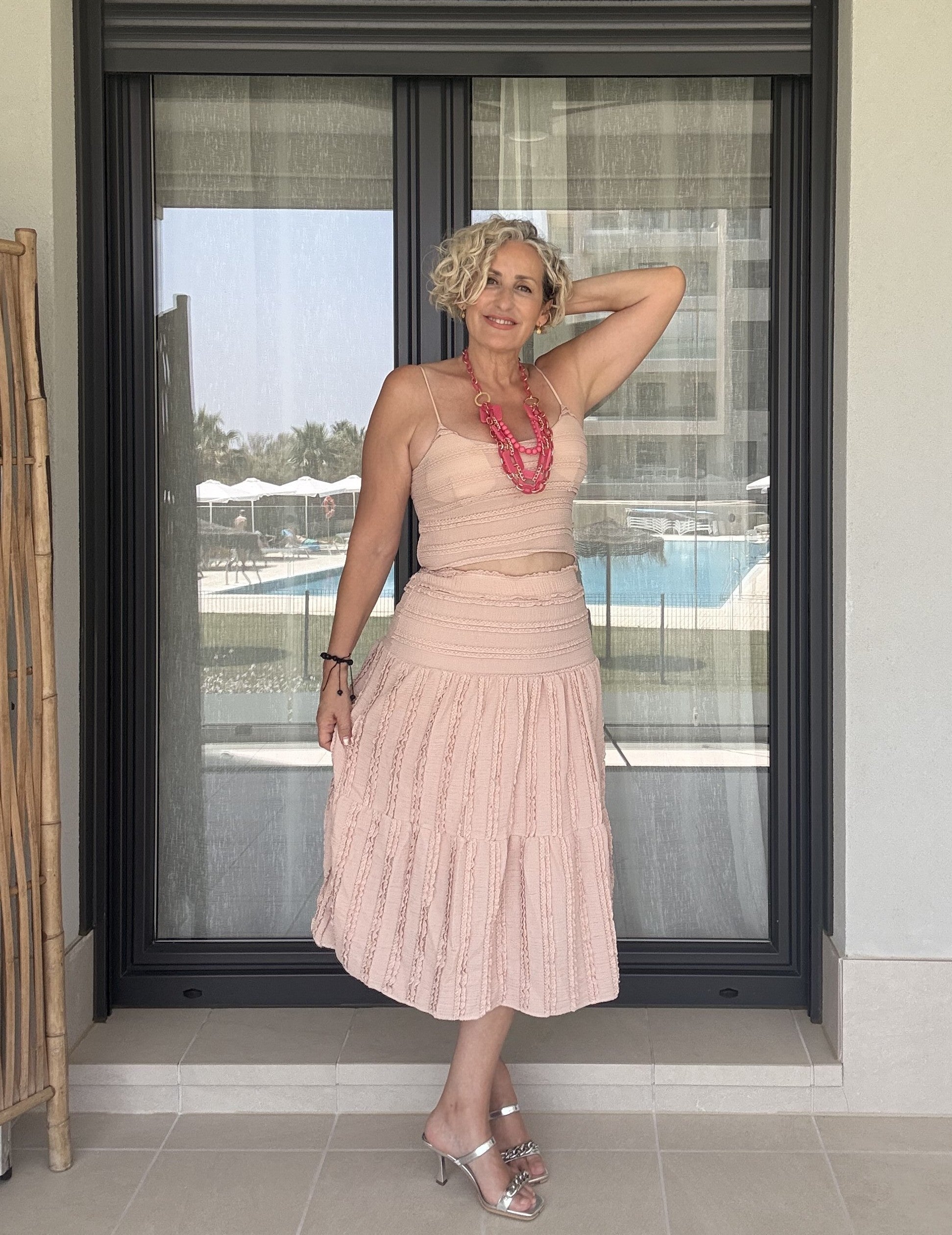 Conjunto Rosa Top de Tirantes y Falda Midi Forrada
