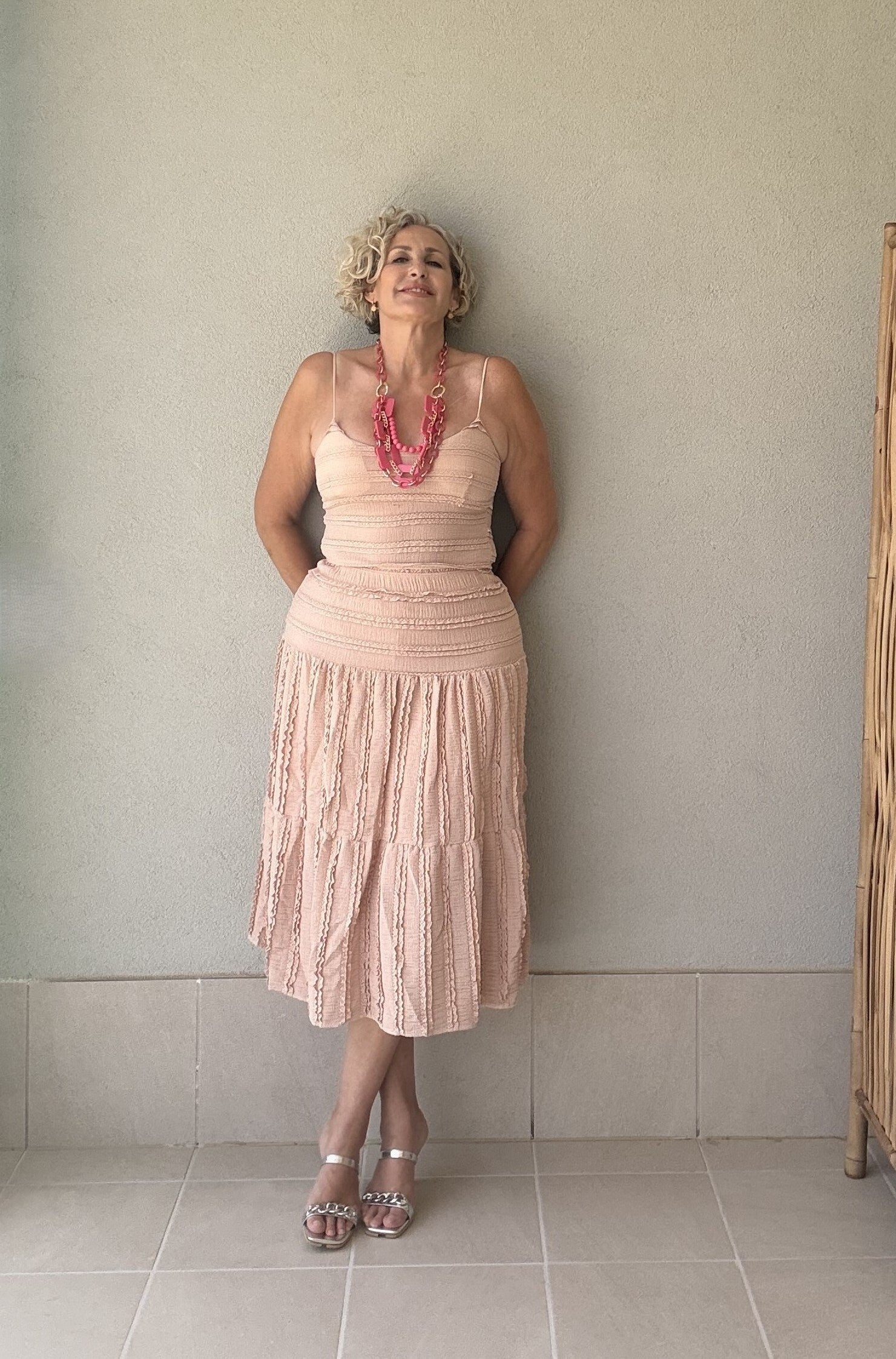 Conjunto Rosa Top de Tirantes y Falda Midi Forrada