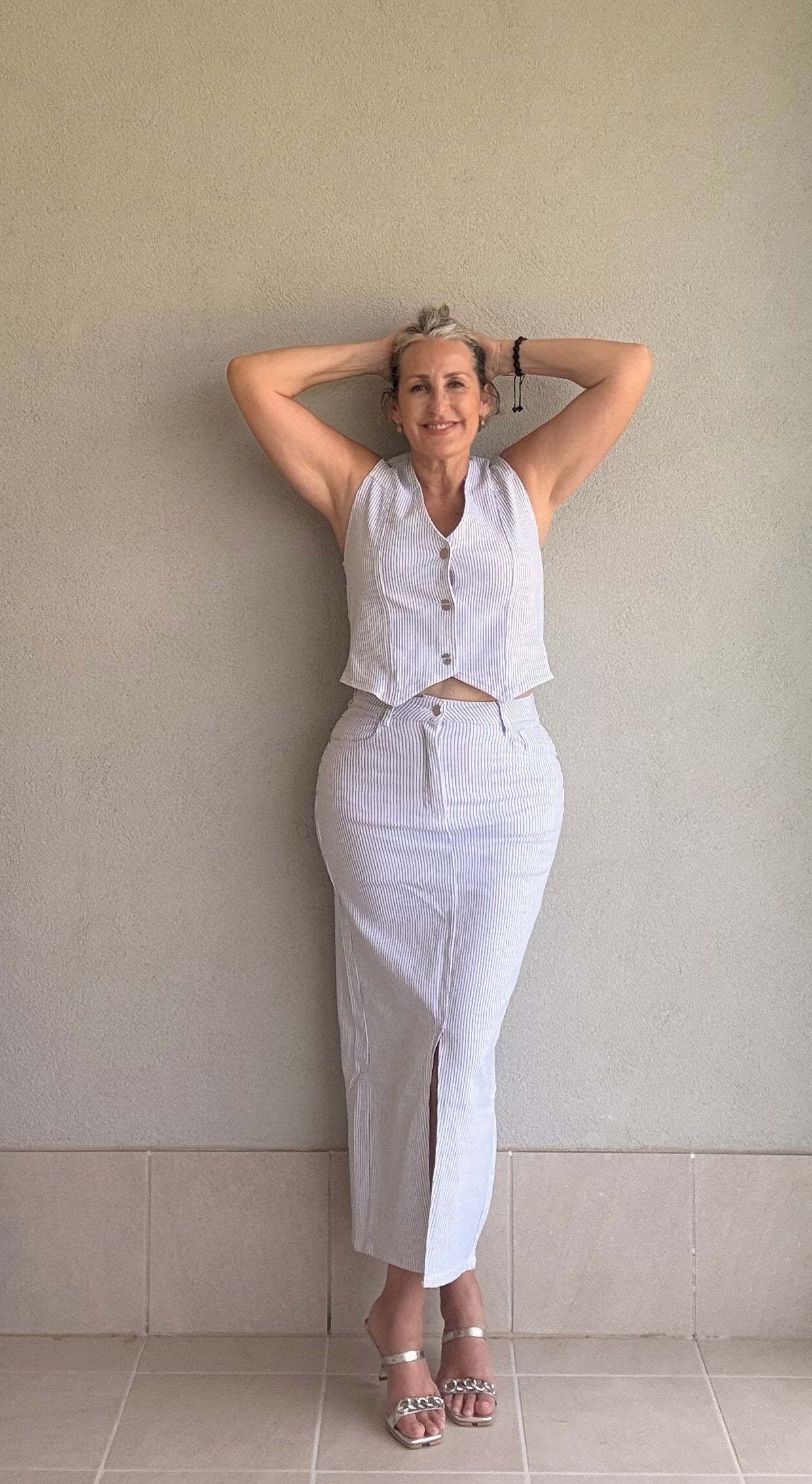 Falda Midi Denim Mil Rayas Azul con Abertura Central
