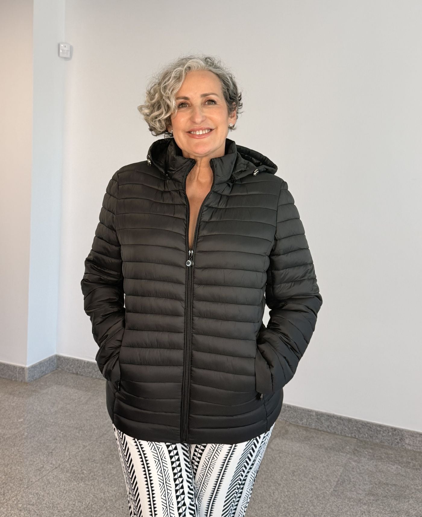 Abrigo Plumas Negro con Capucha Desmontable