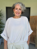 Blusa Oversize Crema con Pinzas