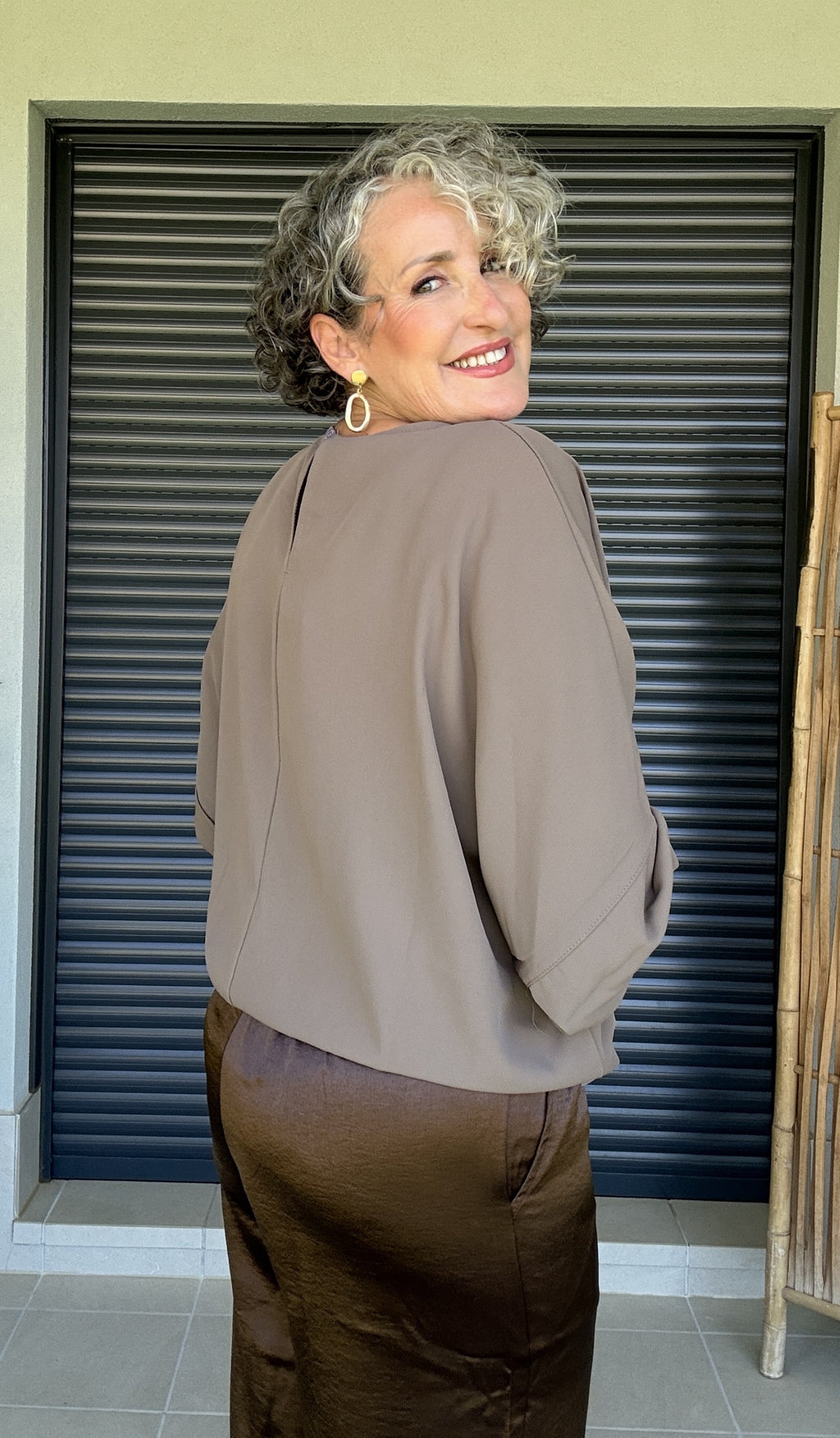 Blusa Oversize Taupe con Pinzas
