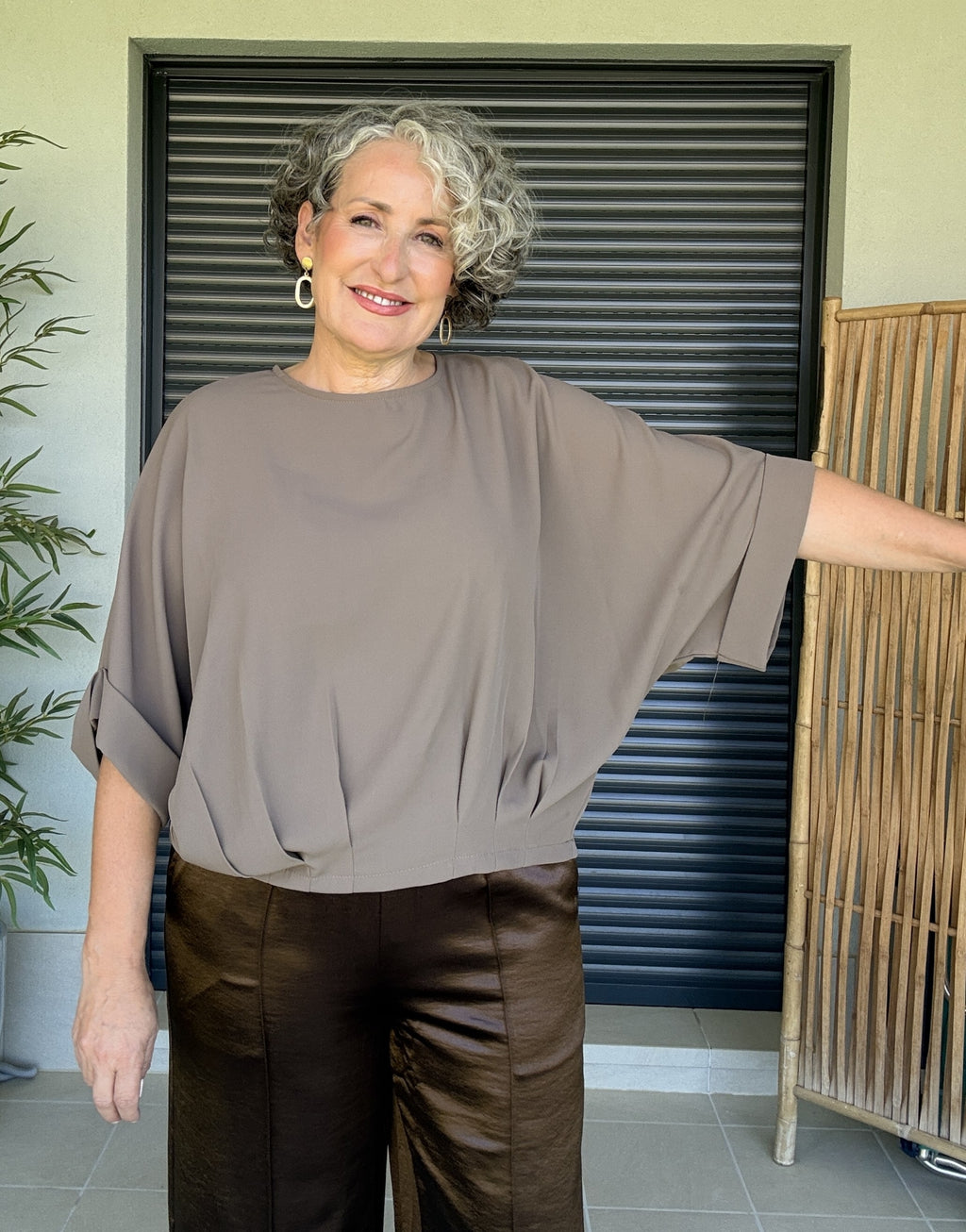 Blusa Oversize Taupe con Pinzas