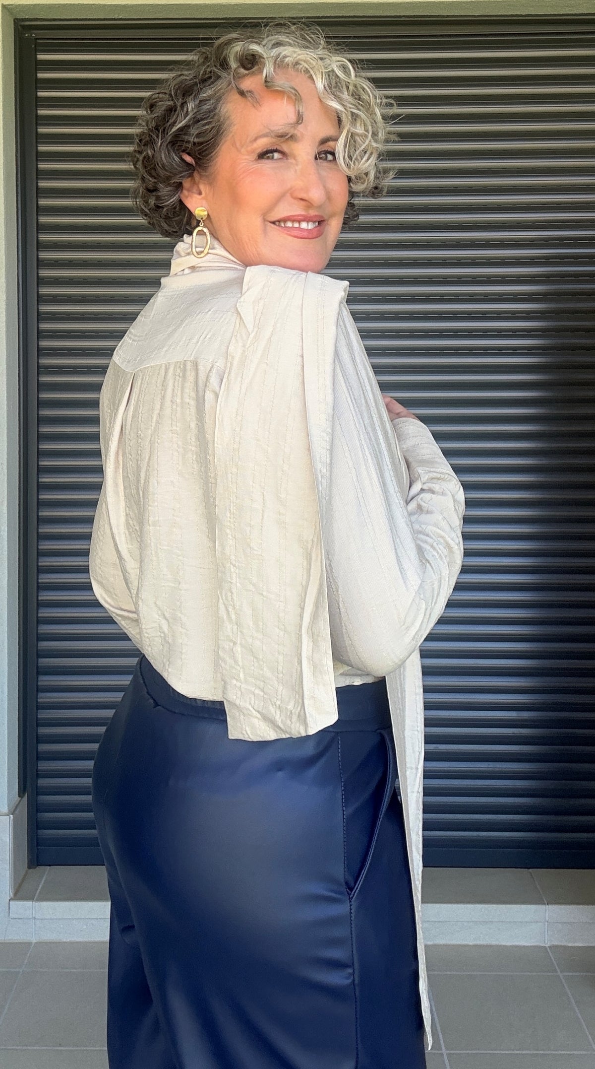 Blusa Beige con Lazo Multiposición