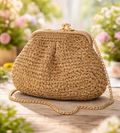 Bolso Rafia Trenzada con Cadena Dorada