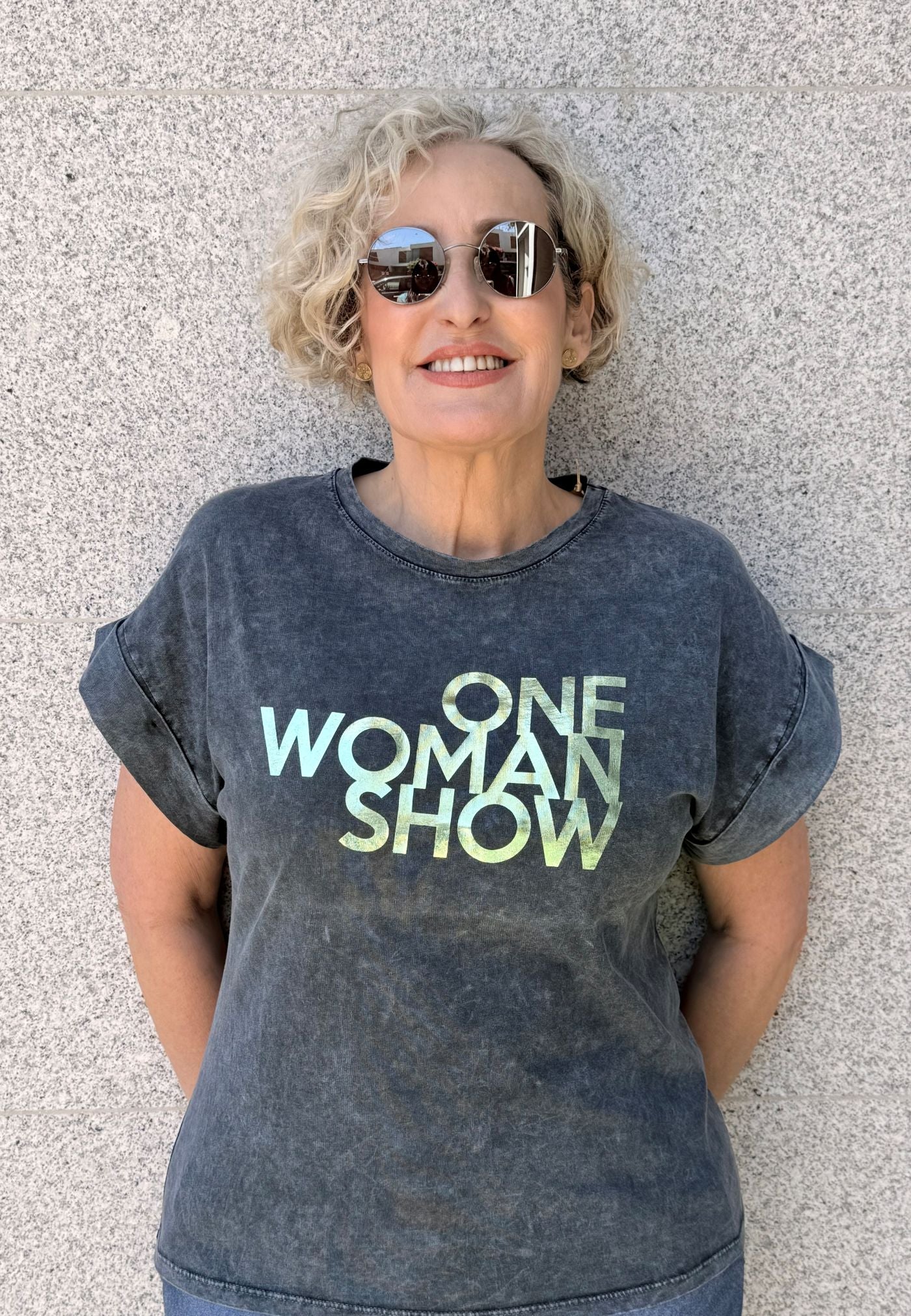 Camiseta Stone Wash Gris "One Woman Show"