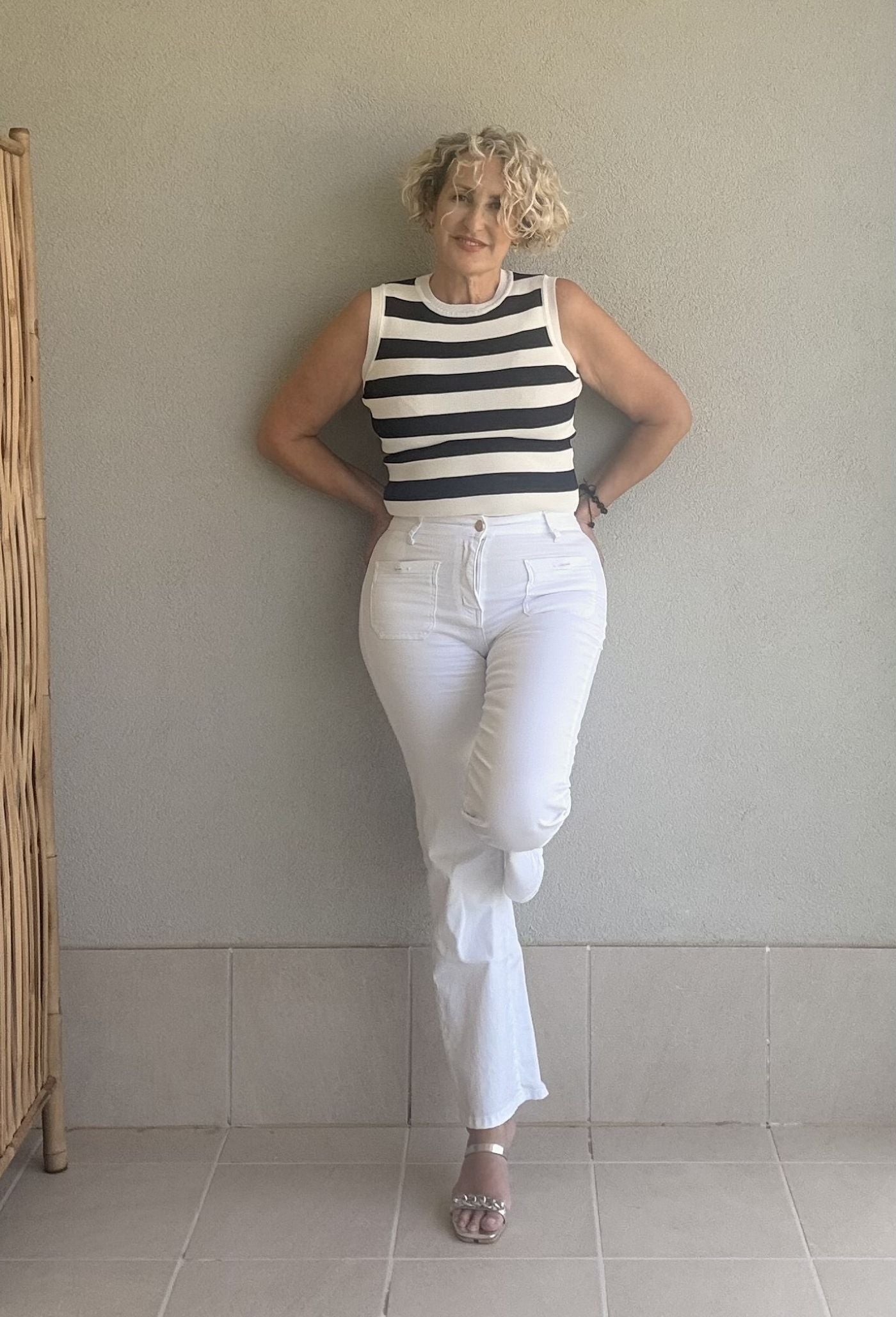 Pantalón vaquero pata ancha con campana - Color blanco - Siro Modas
