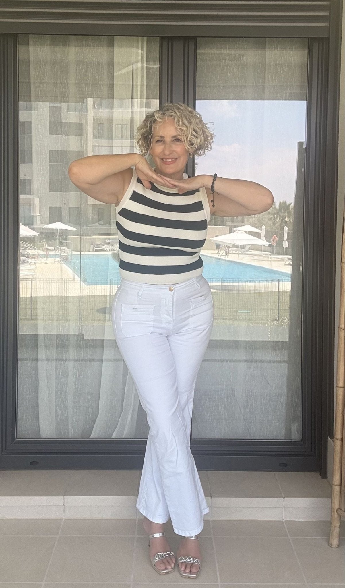 Pantalón vaquero pata ancha con campana - Color blanco - Siro Modas