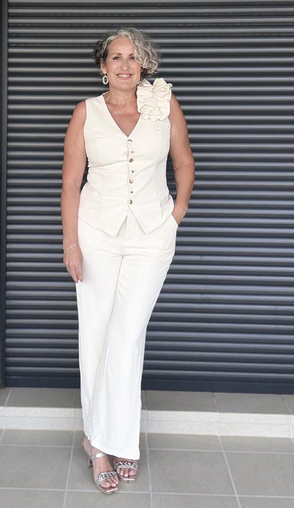Completo due pezzi gilet e pantalone beige