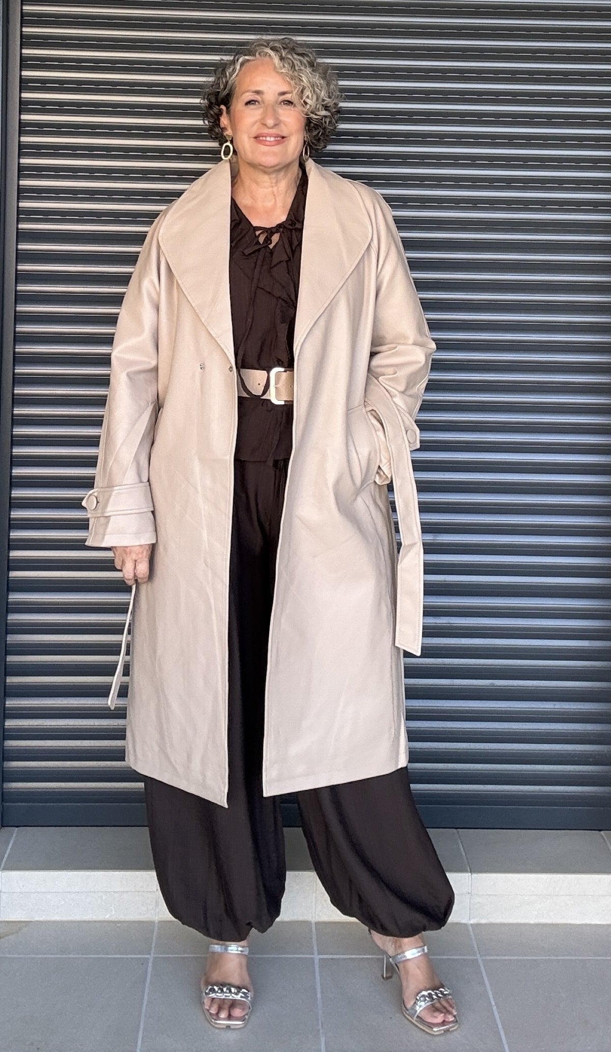 Gabardina polipiel crema - look lateral