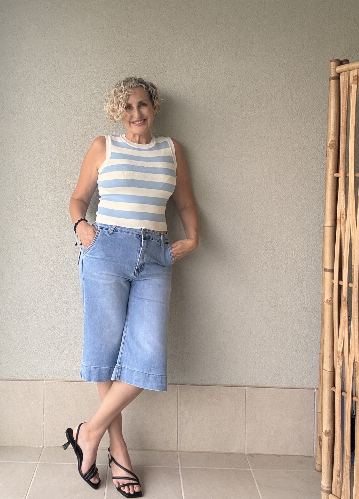 Bermuda denim azul con bolsillos