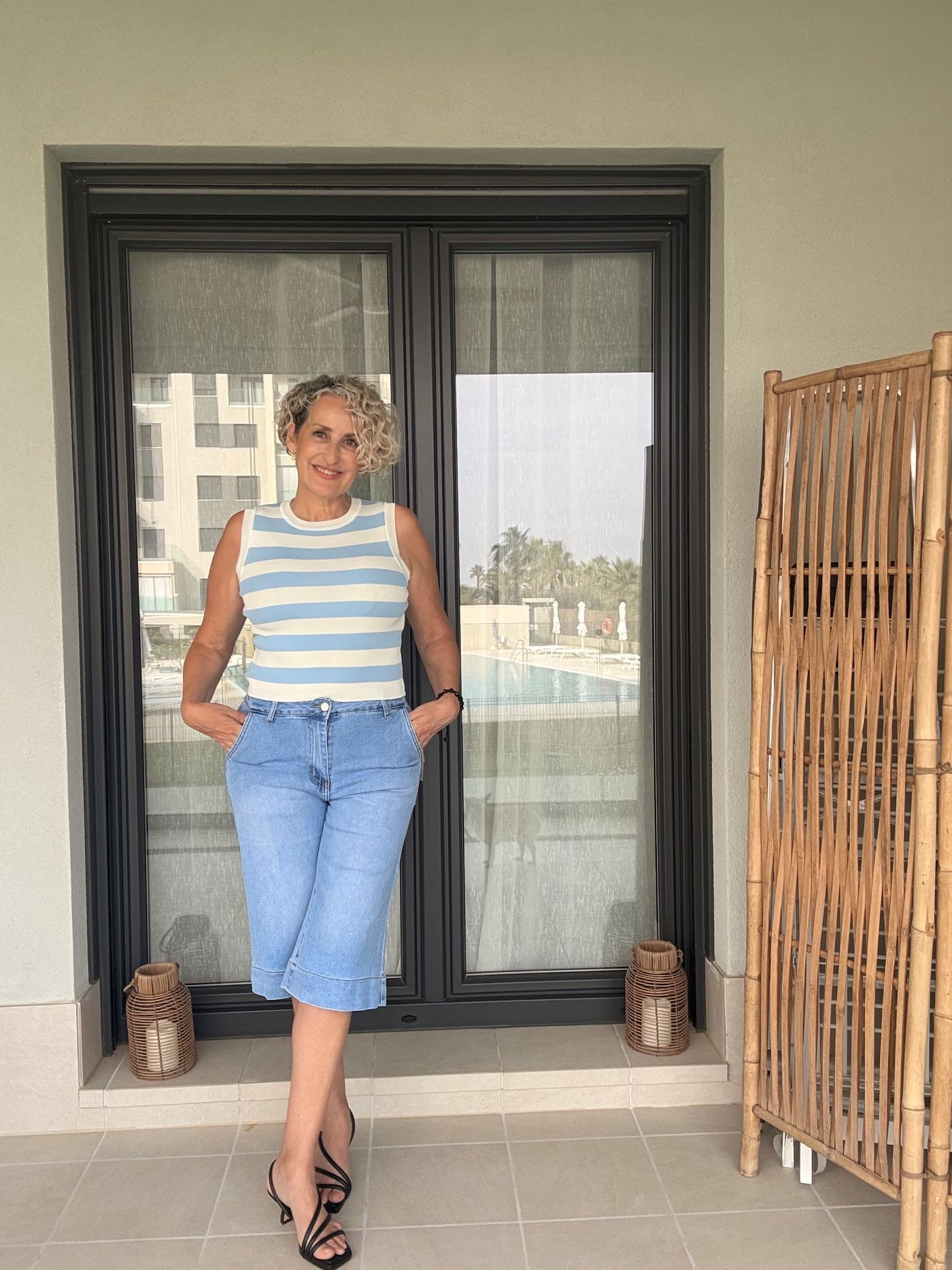 Bermuda denim azul con bolsillos