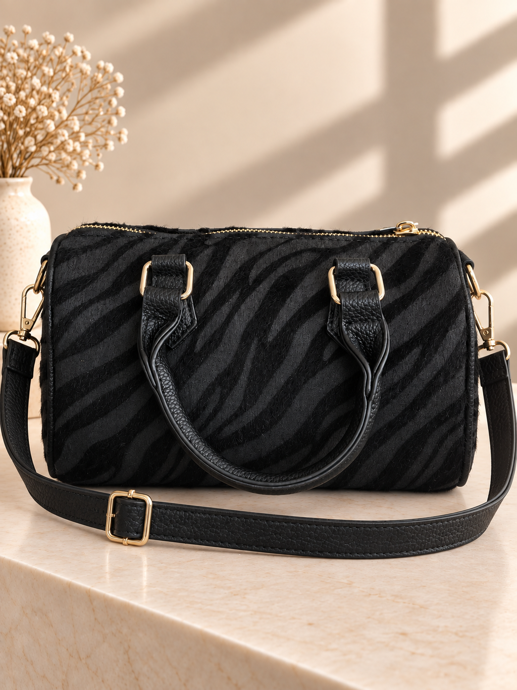 Bolso mini bowling cebra negro vista frontal