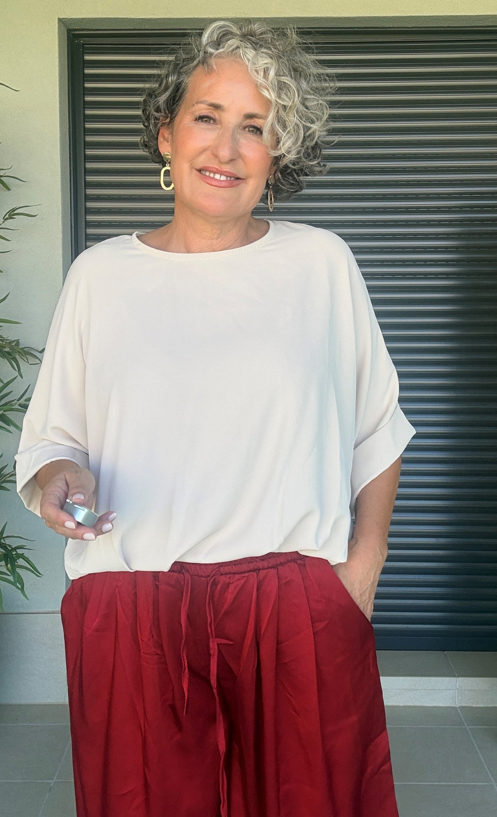 Pantalón bombacho satinado burdeos - detalle cintura