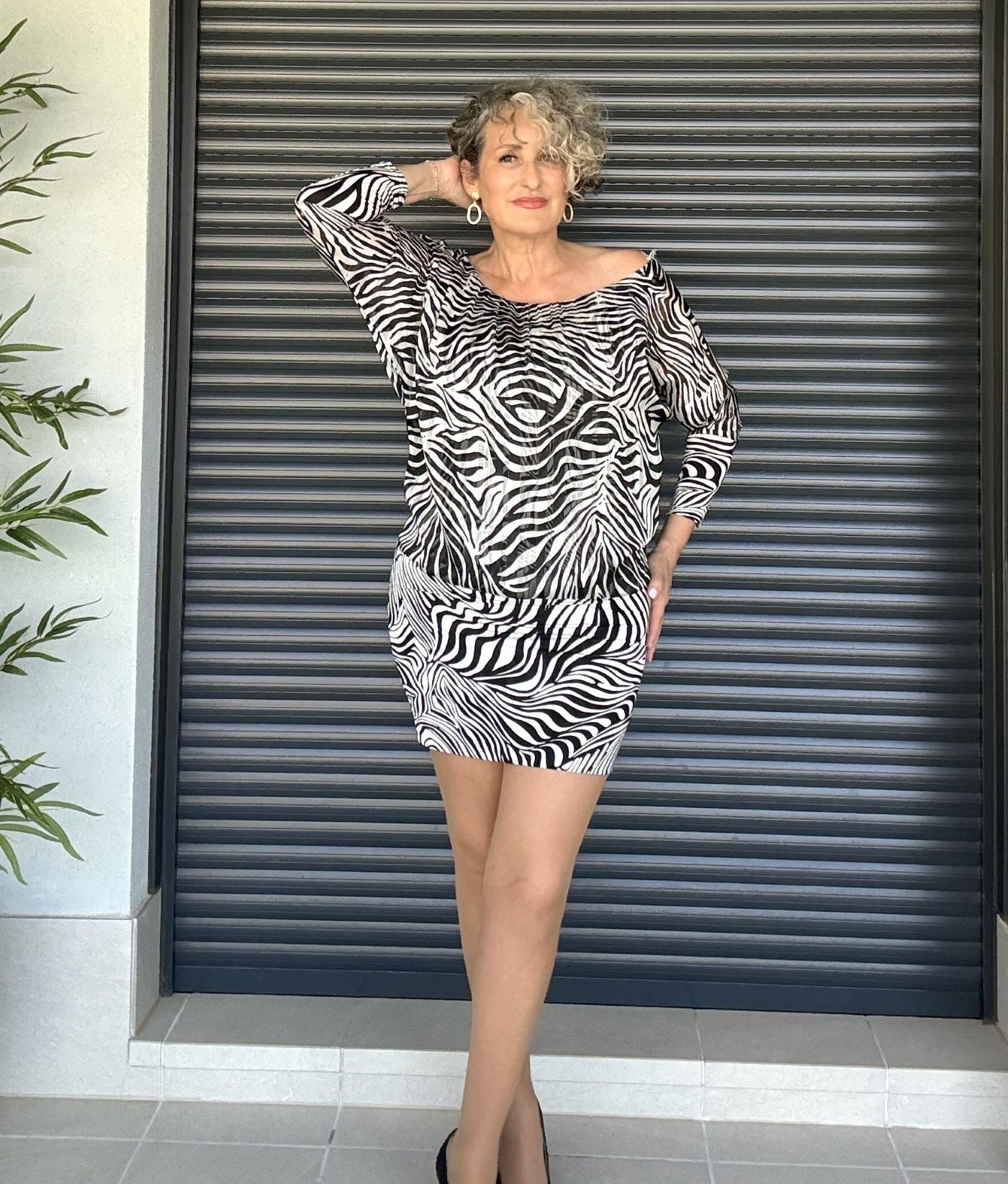 Vestido Animal Print Negro Bimatérial con Detalles Dorados
