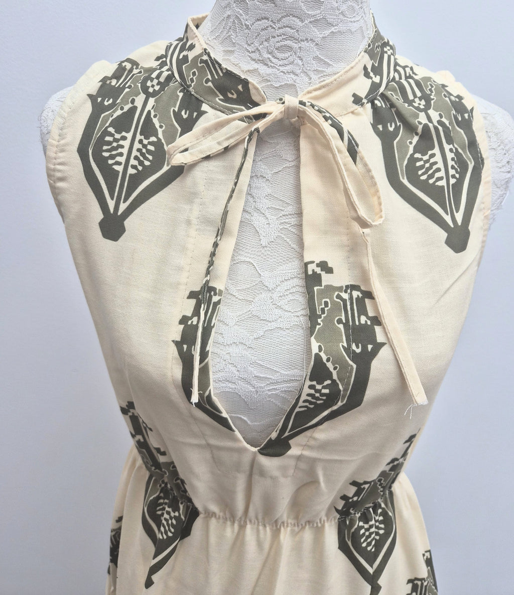 Robe longue imprimé ethnique avec nœud et décolleté goutte d'eau