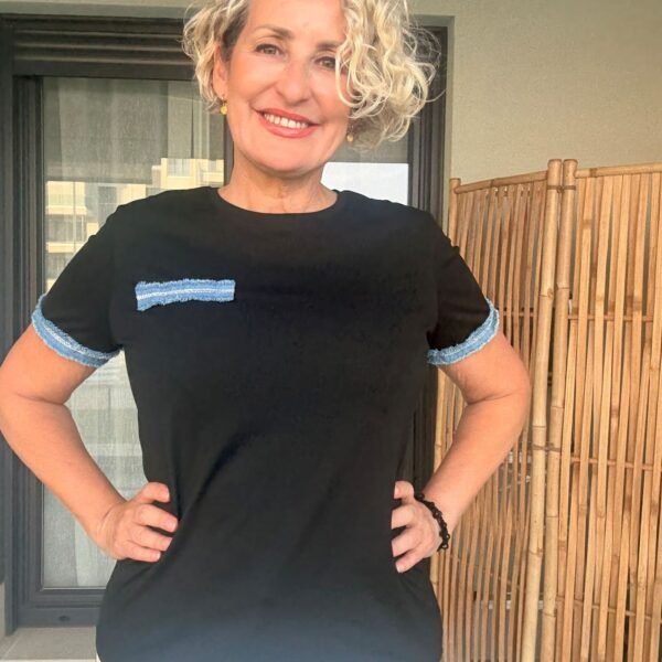 Camiseta Angela Negra
