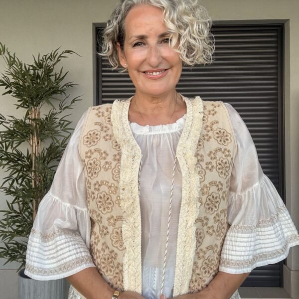 Chalequillo Camel Bordado Chalequillo Camel Bordado