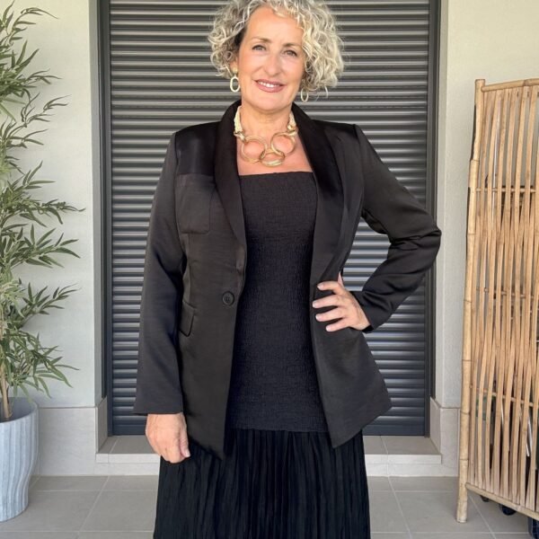 Blazer negra satinada Blazer negra satinada