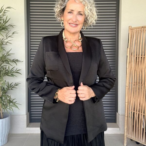 Blazer negra satinada