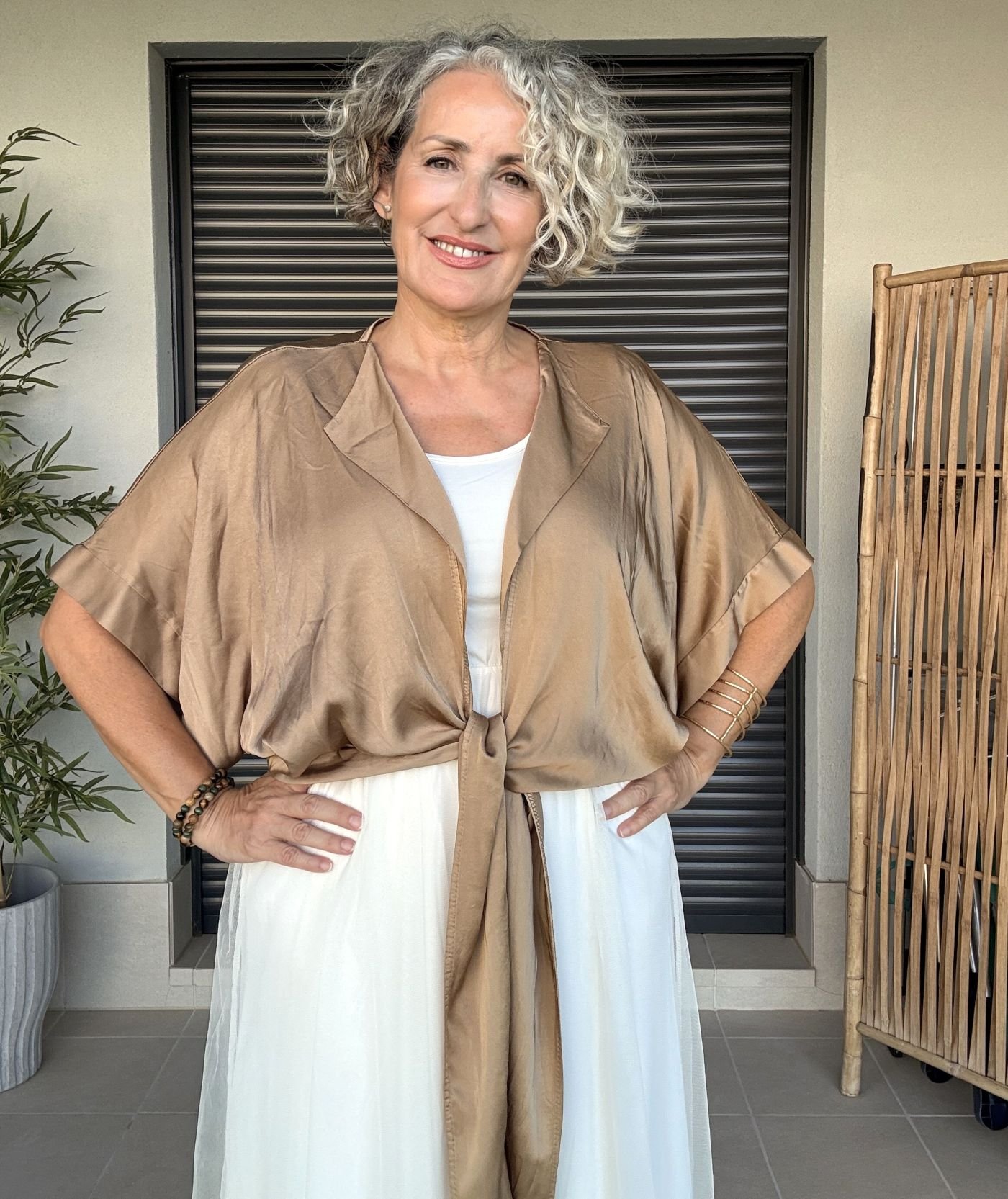 Camisa Camel satinada multiposición