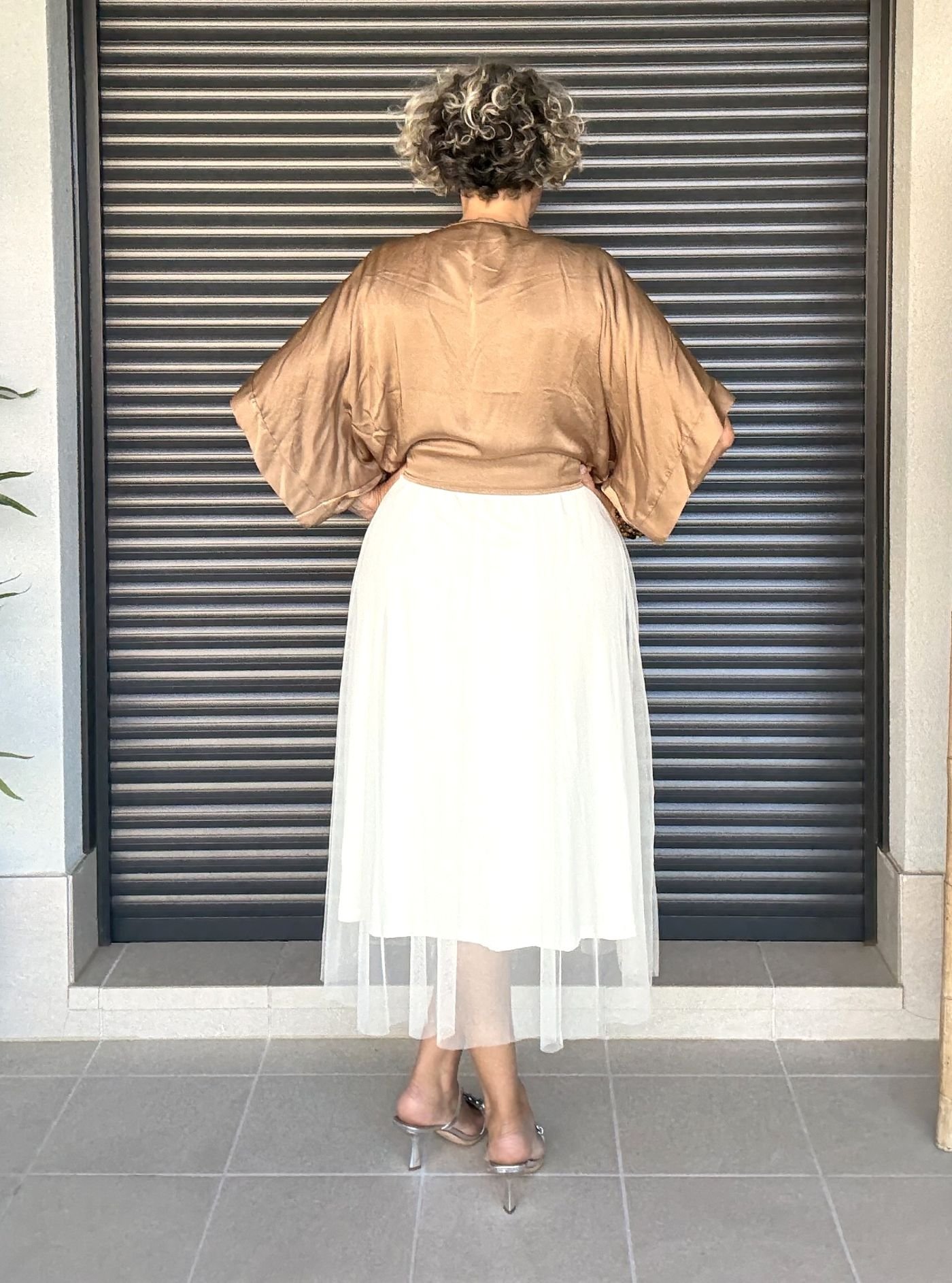 Camisa Camel satinada multiposicion