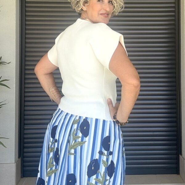 Falda tiro alto aurora+chaqueta blanca Falda tiro alto aurora+chaqueta blanca