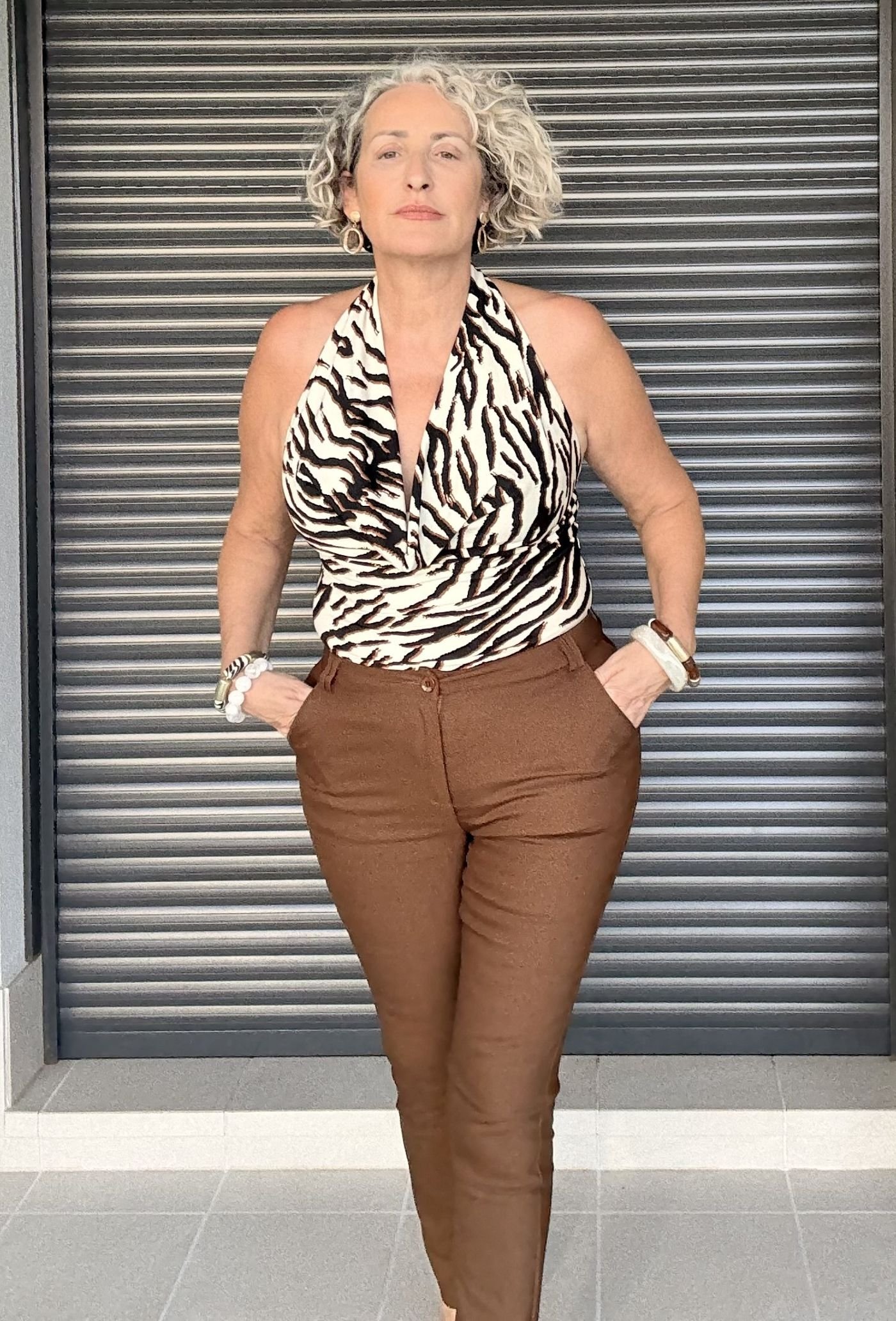 Pantalón Chino Slim Marrón+top cebra.