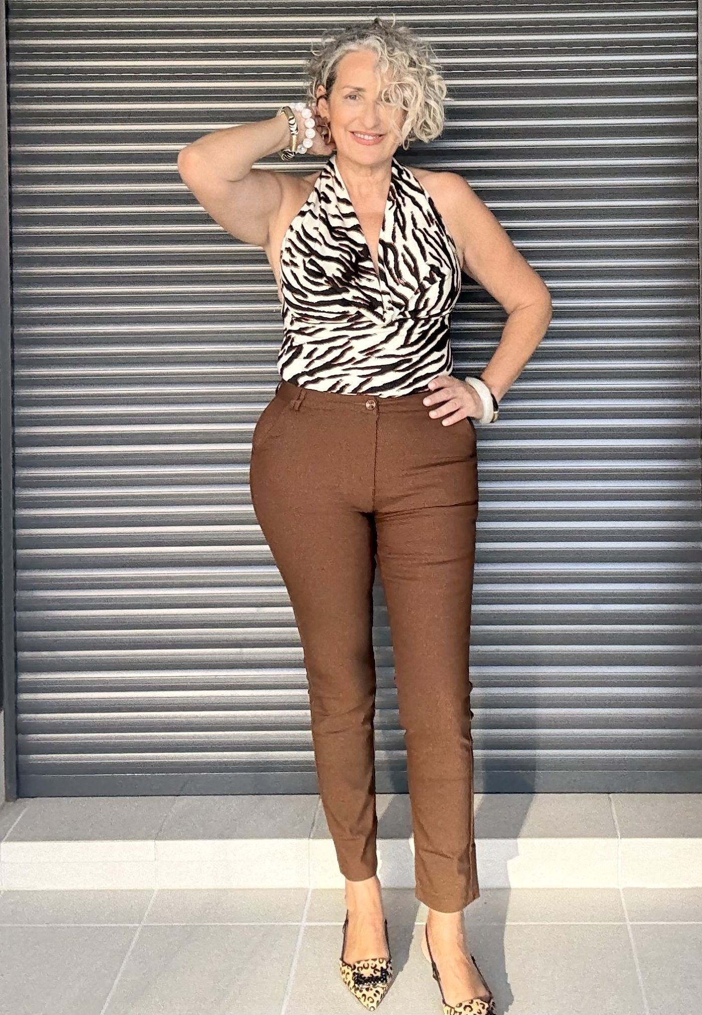 Pantalón Chino Slim Marron+top cebra.