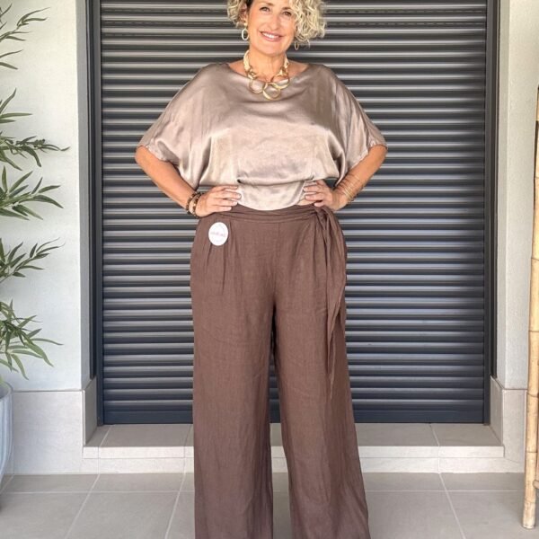 Pantalon Chocolate Aura +blusa martina Pantalon Chocolate Aura +blusa martina
