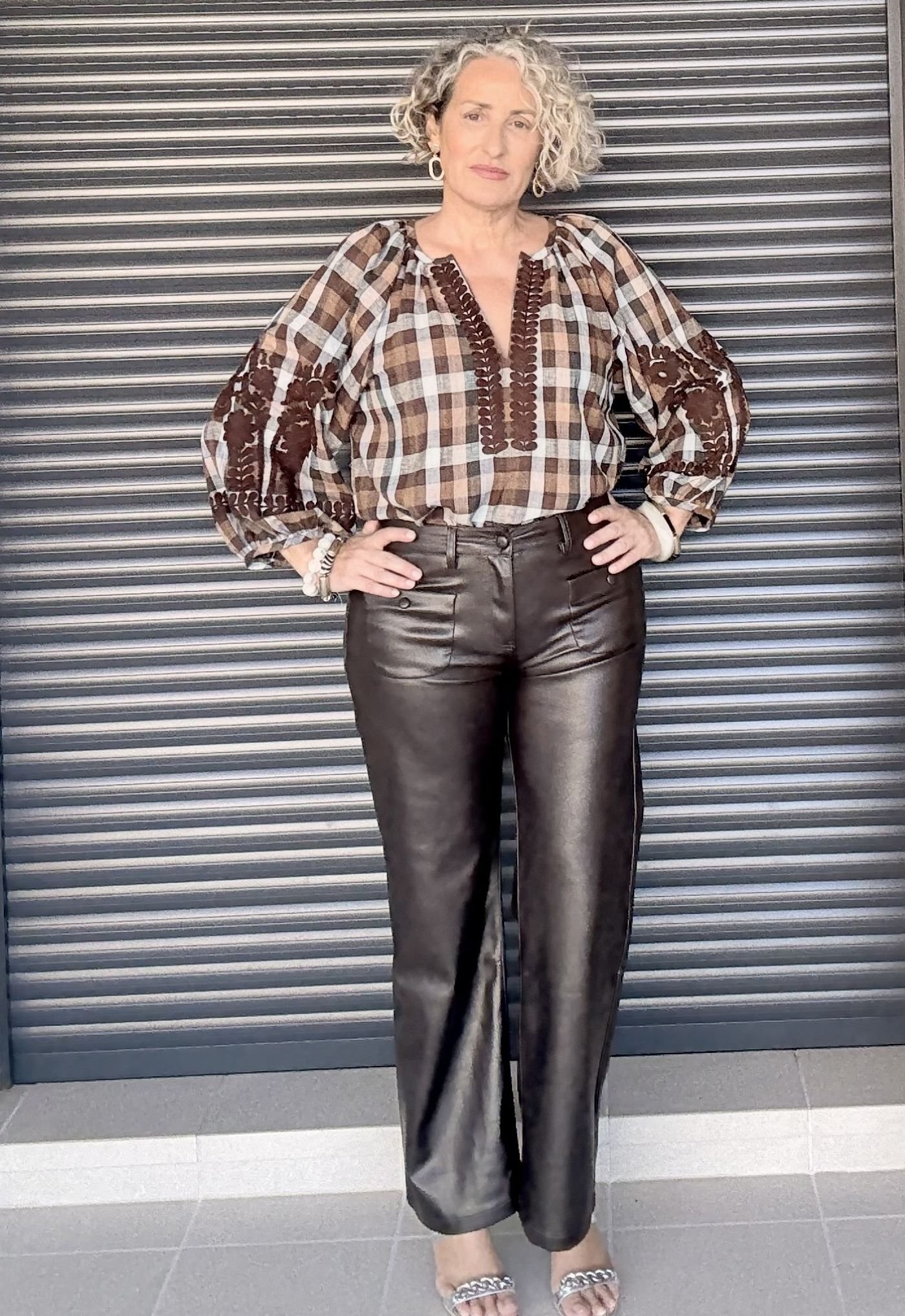 Pantalon Marrón Efecto Piel