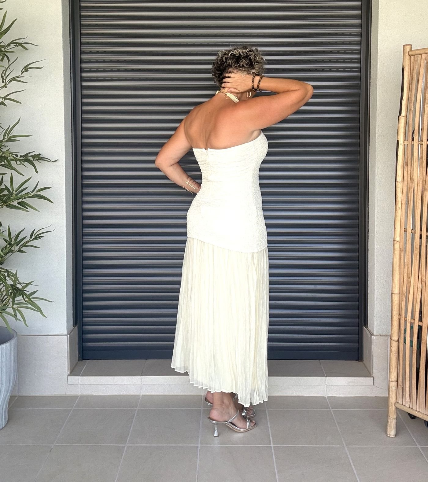 Vestido beige combinado plisado