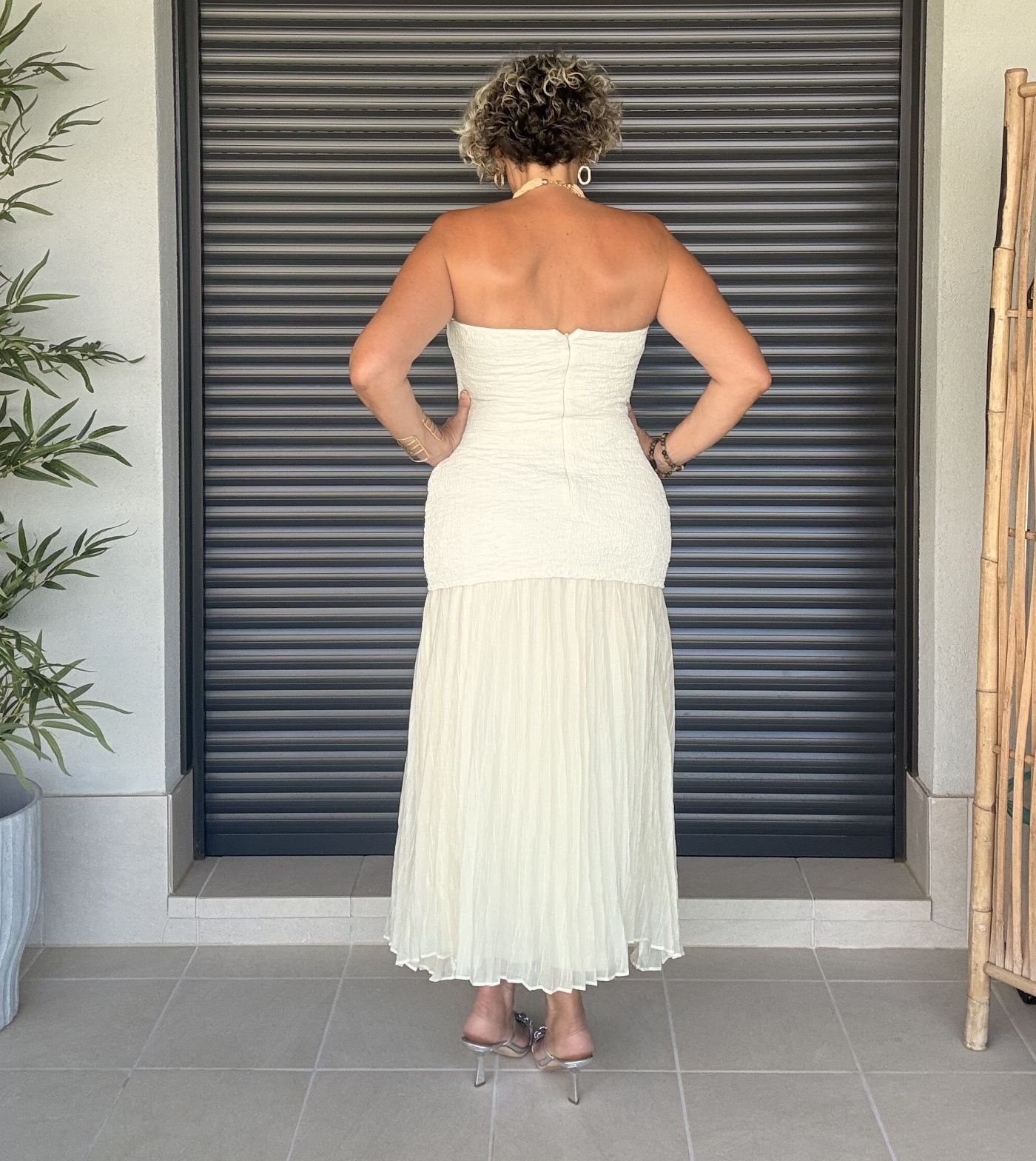 Vestido beige combinado plisado