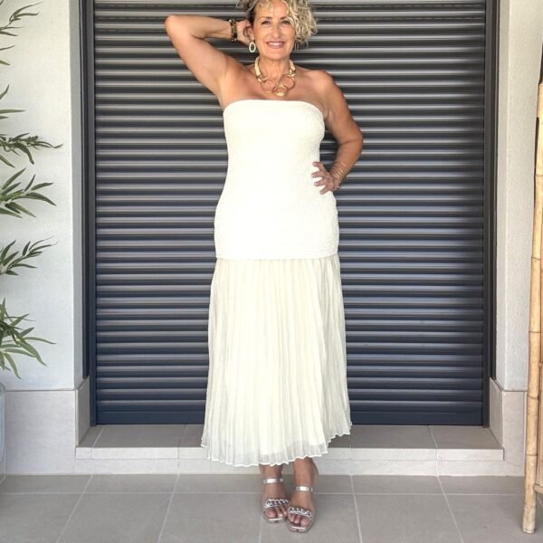 Vestido beige combinado plisado