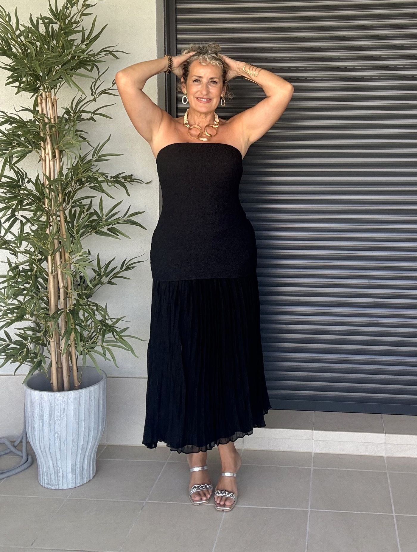 Vestido negro combinado plisado