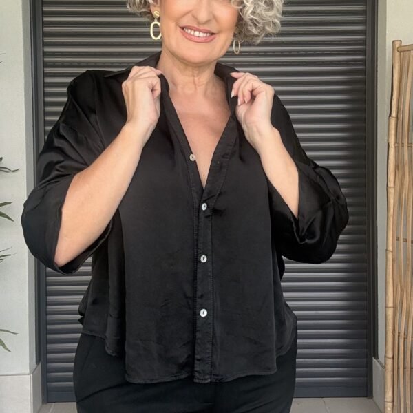 Blusa Negra Satén