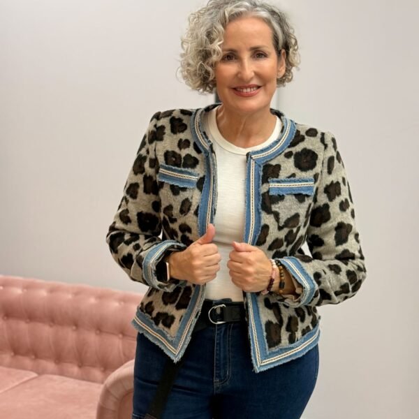 Chaqueta Animal Print con Ribete Vaquero