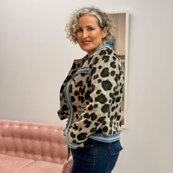 Chaqueta Animal Print con Ribete Vaquero Chaqueta Animal Print con Ribete Vaquero