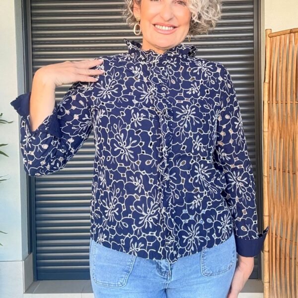 Blusa Azul Perforada