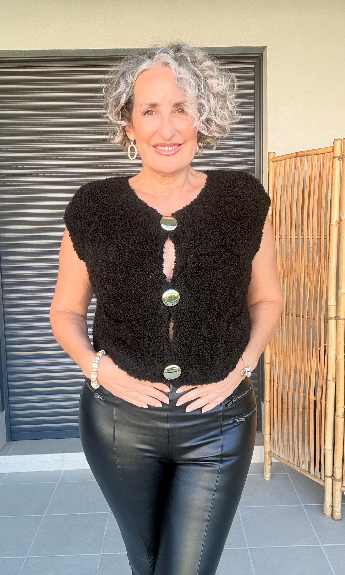 Rebeca Negra Botones